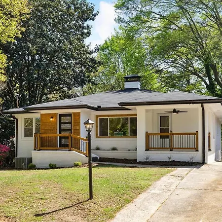 Southern Comfort Renovated, Relaxing, Ready Minutes From Downtown And Mercedes Benz Stadium